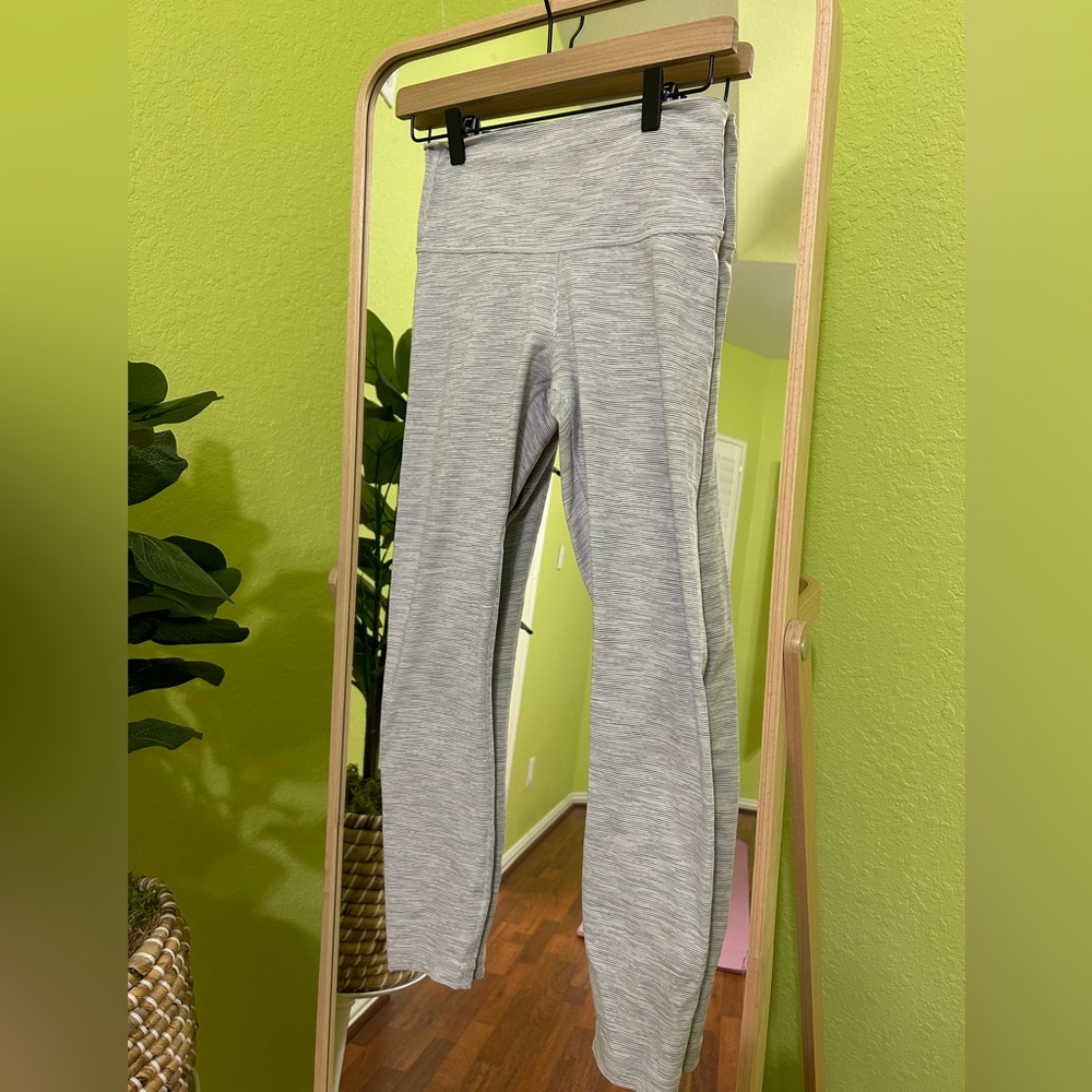 Lululemon Wunder Under leggings
